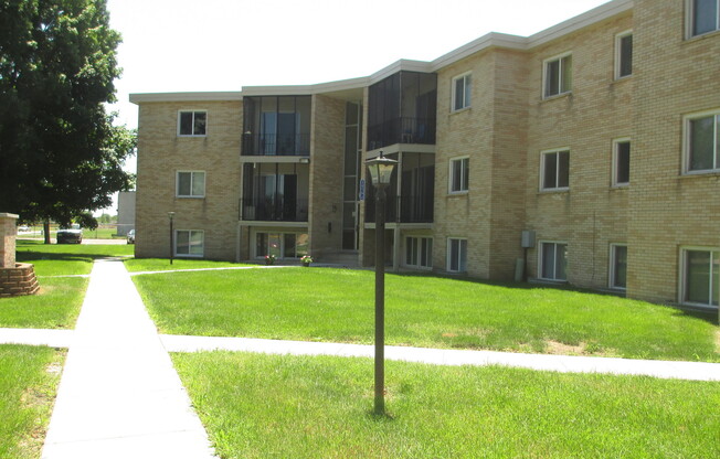 2 beds, 1 bath, 861 sqft, $1,250, Unit 36