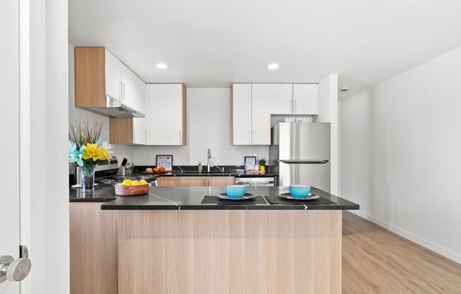 1 bed, 1 bath, 650 sqft, $1,200, Unit 1919 F