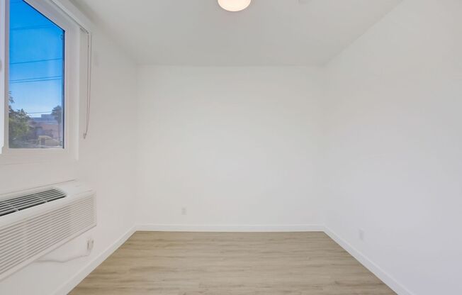 Studio, 1 bath, 425 sqft, $1,949, Unit 204