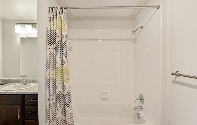 Champions Gate Apartments in San Antonio Garden Tub