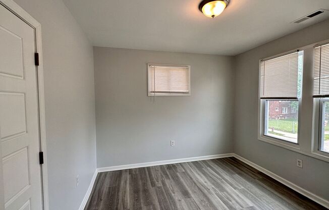 2 beds, 1 bath, 1,000 sqft, $995, Unit 1739 Central Ave - Unit 2F