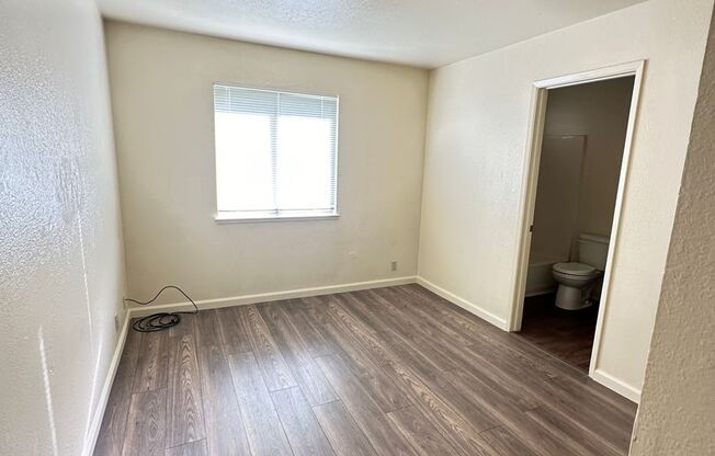 1 bed, 1 bath, $1,050, Unit Apt 19