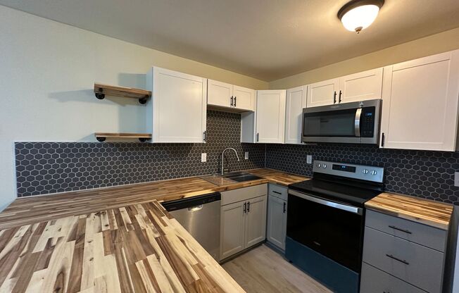 2 beds, 1 bath, $850, Unit Apt 21