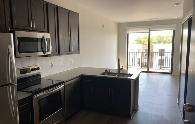 1 bed, 1 bath, 572 sqft, $1,370, Unit 412-A