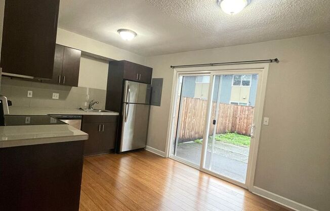 2 beds, 1 bath, $1,795, Unit 05