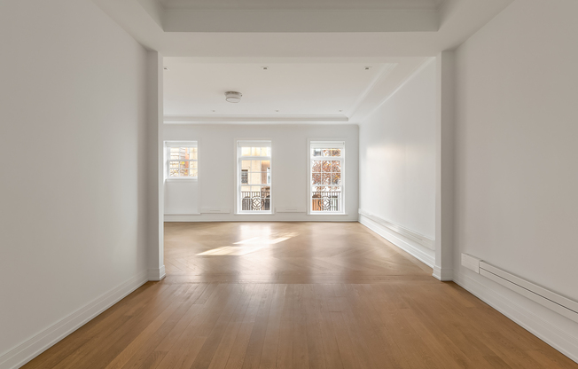 320 E 82 ST