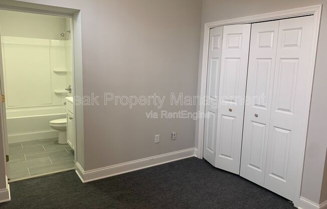 1 bed, 1 bath, 814 sqft, $1,195, Unit 11