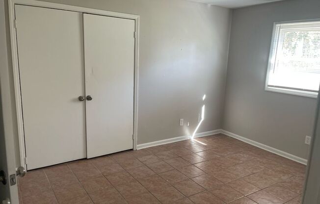 Spacious 2 Bedroom 1 Bath Second Floor Unit