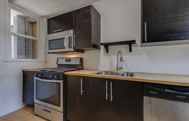 3 beds, 1 bath, $1,500, Unit Mt Washington