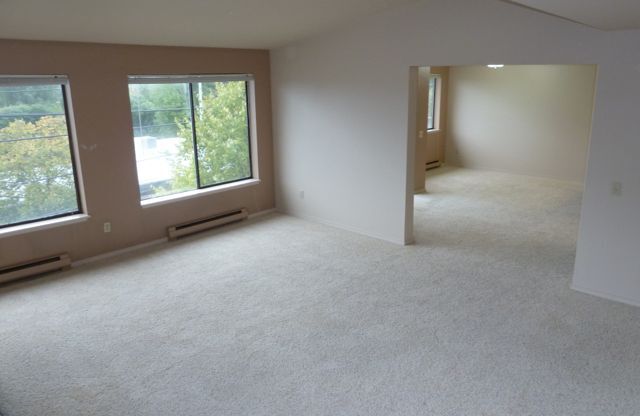 7000 Roosevelt Way NE #203