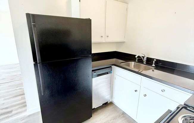 123 (470 Warren)