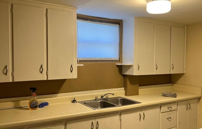 1 bed, 1 bath, 864 sqft, $895, Unit Lower Unit