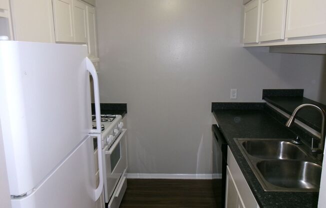 2 beds, 2 baths, 955 sqft, $1,225, Unit 5710A