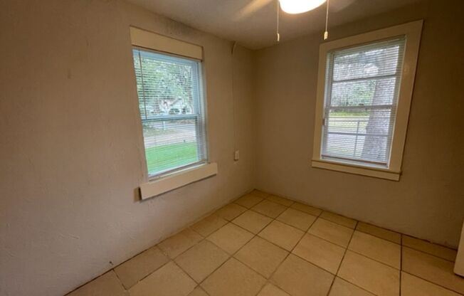 2 beds, 1 bath, $1,150