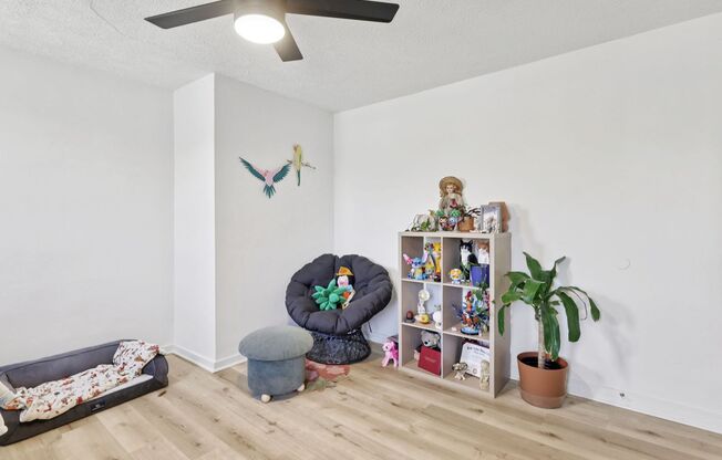 2 beds, 1 bath, 900 sqft, $1,225, Unit 136