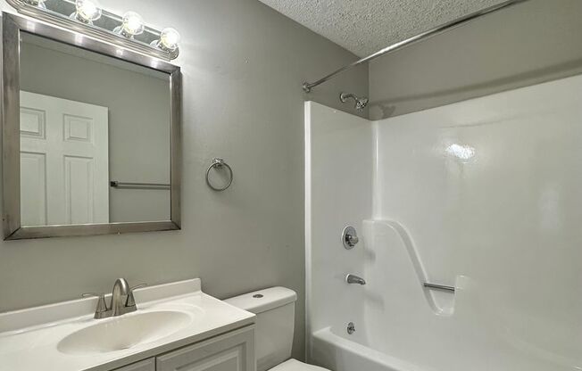 3 beds, 1 bath, 820 sqft, $1,398, Unit 1341w