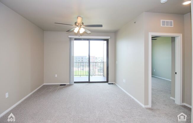 1 bed, 1 bath, 758 sqft, $1,145, Unit 5521-5235