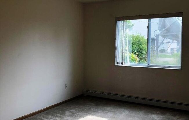 2 beds, 1 bath, 1,000 sqft, $925, Unit 104