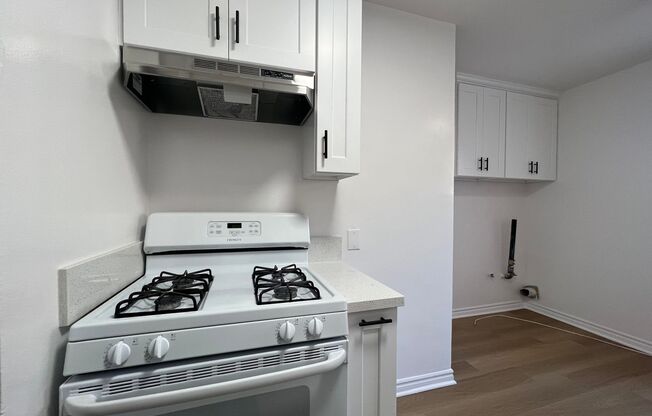 2 beds, 1 bath, $2,700, Unit 10300A