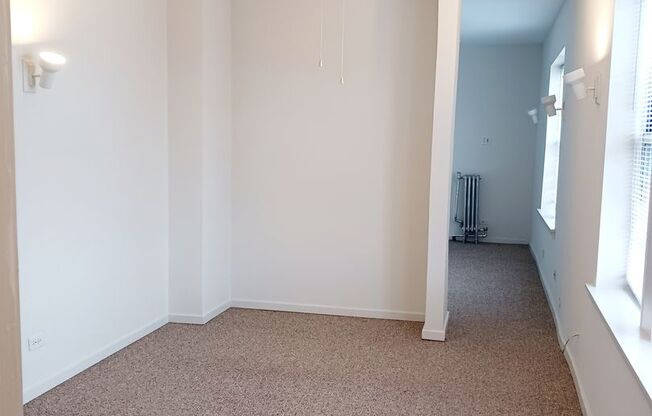 Studio, 1 bath, 233 sqft, $1,350, Unit 906