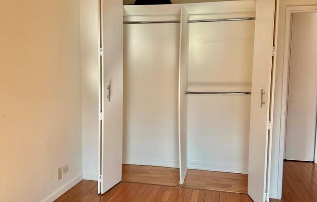 1 bed, 1 bath, $4,500, Unit 25C