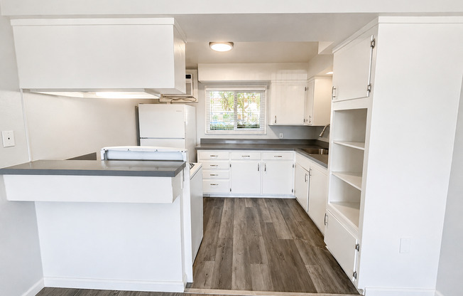 Courtside Apartments