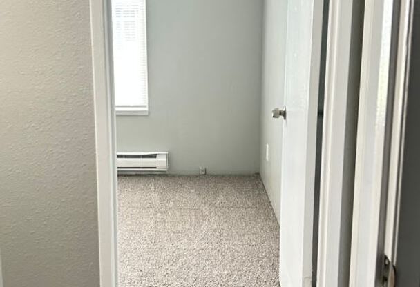 3 beds, 1 bath, 945 sqft, $1,600, Unit 1326 L1