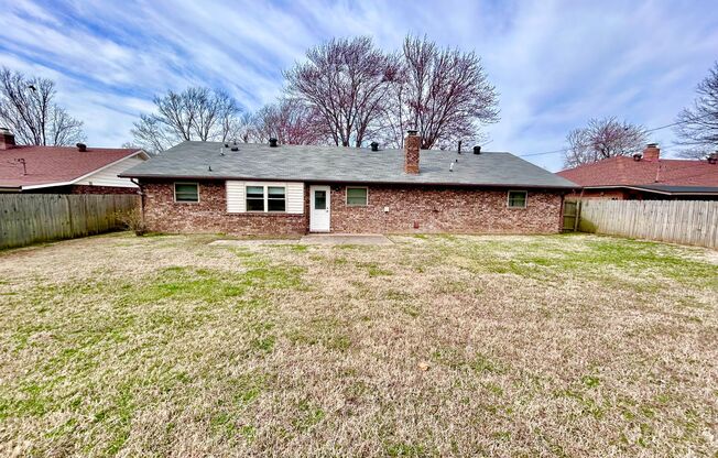 Renovated 3 Bedroom Home near all things Bentonville! MOVE IN SPECIAL!!!