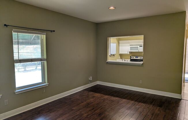 Creekridge - Hyde Park - 45 / Duval - Exclusive 2bd / 2ba - Gated - W/D - $1900