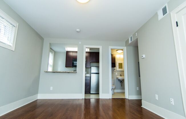 Studio, 1 bath, 404 sqft, $905, Unit BS-302