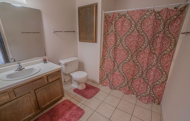 3 beds, 1 bath, 1,070 sqft, $995, Unit 1414-102