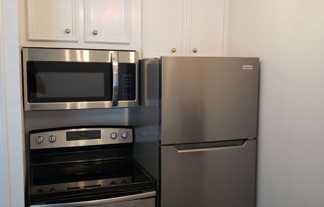 1 bed, 1 bath, $975, Unit 18
