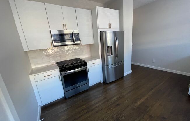 3 beds, 1 bath, 1,141 sqft, $4,295, Unit 17