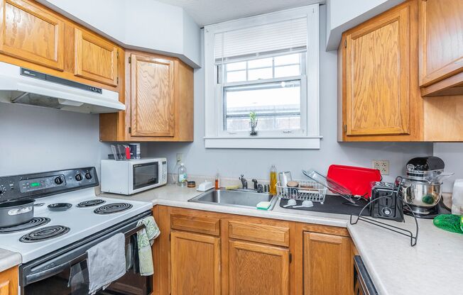 2 beds, 2 baths, $1,095, Unit 1