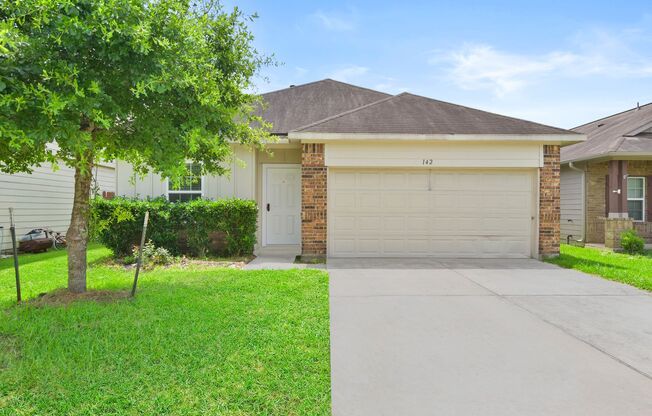 Charming & Spacious: A Must-See Near Lake Houston
