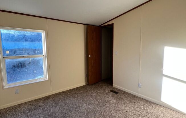 Country living close to town on 1 acre!