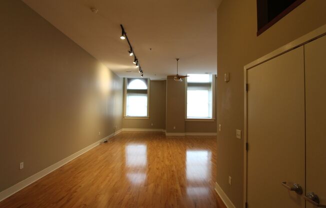 1 bed, 1 bath, 990 sqft, $1,610, Unit 211