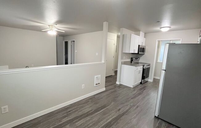 3 beds, 1 bath, 850 sqft, $1,467, Unit B-9