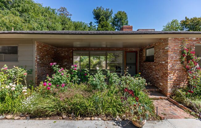 Classic Mid-Century home moments from Fryman Canyon