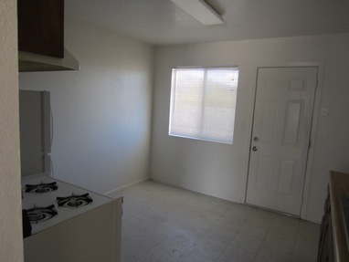 2 beds, 1 bath, 702 sqft, $795, Unit A