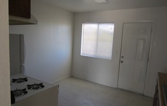 2 beds, 1 bath, 702 sqft, $795, Unit A