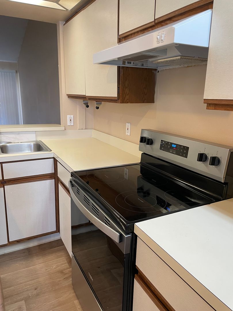 1 story 3/2 in Meadow Woods with full sized washer and dryer included