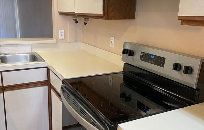 1 story 3/2 in Meadow Woods with full sized washer and dryer included