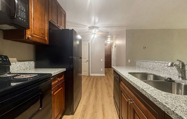 2 beds, 1 bath, 880 sqft, $2,538, Unit 007