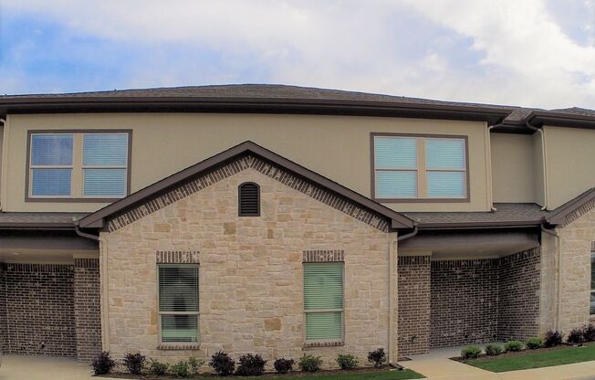 3 Bed 2.5 Bath Townhome in Denton