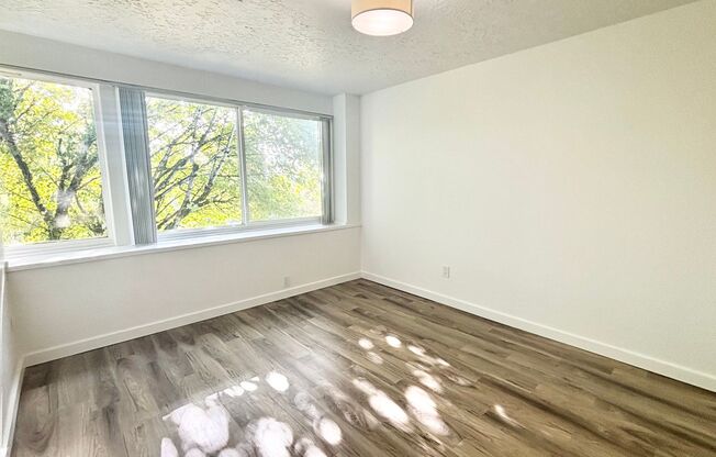 3 beds, 2 baths, 985 sqft, $2,495, Unit 401