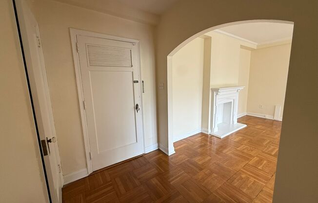 1 bed, 1 bath, 768 sqft, $1,450, Unit Royal York 804