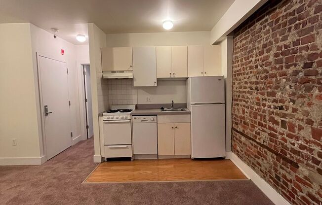 330-332 S. Juniper St