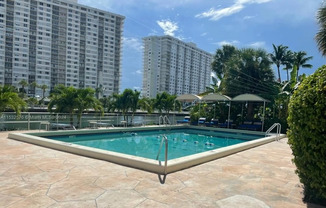 220 KINGS PT DR