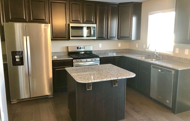 Beautiful 3 Bed, 2.5 Bath House in Windsor!